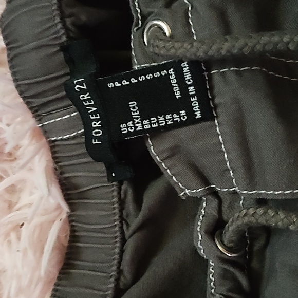 Gray parachute pants women - Picture 2 of 3